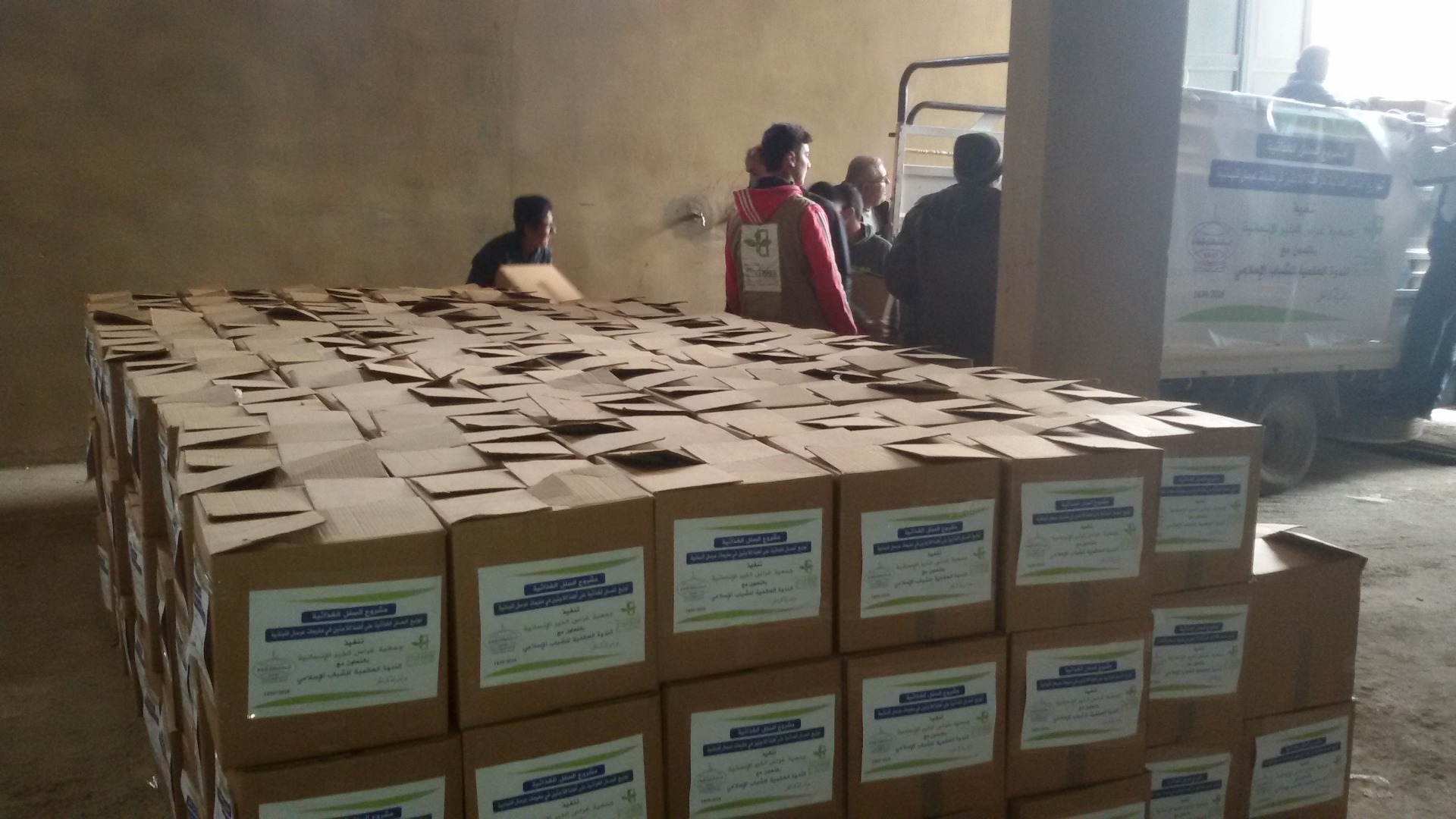 توزيع سلل غذائية على أهلنا في مخيمات عرسال 1439هـ/2018م