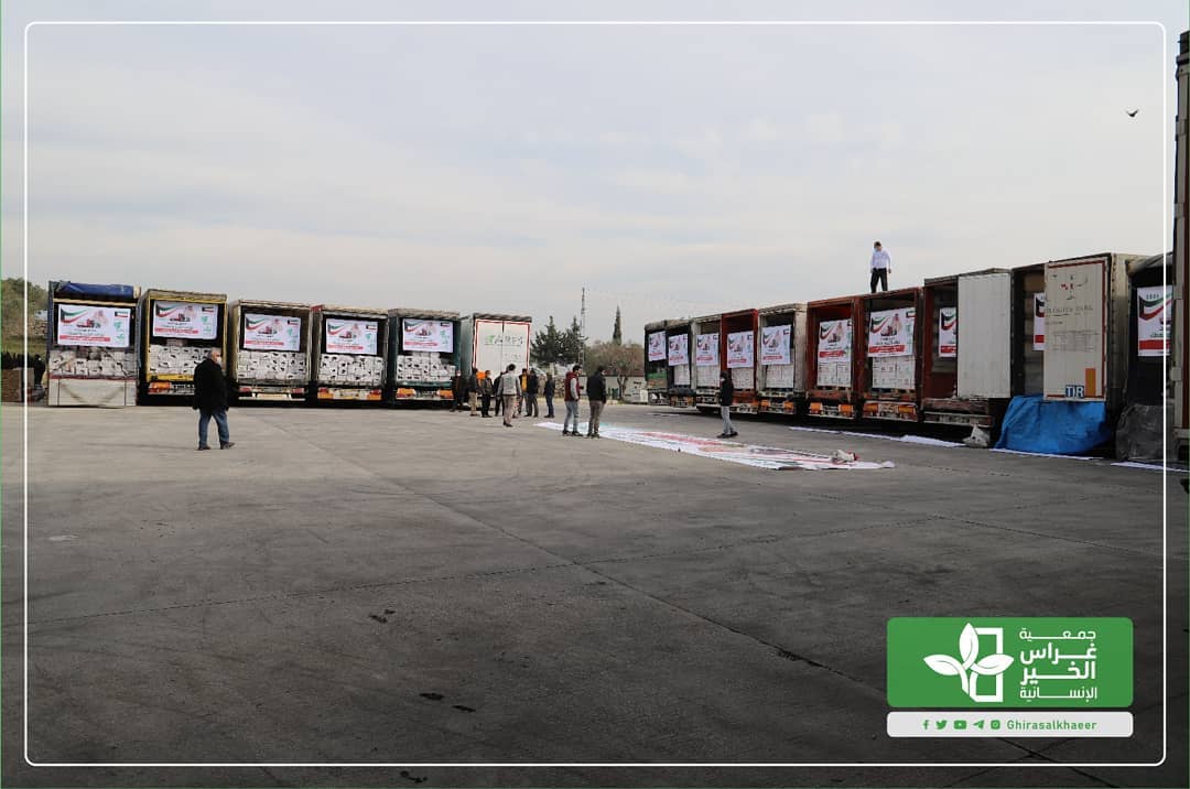 تجهيز 31 شاحنة محملة بالمساعدات ضمن حملة نواف الخير والعطاء لأهلنا في الشمال السوري