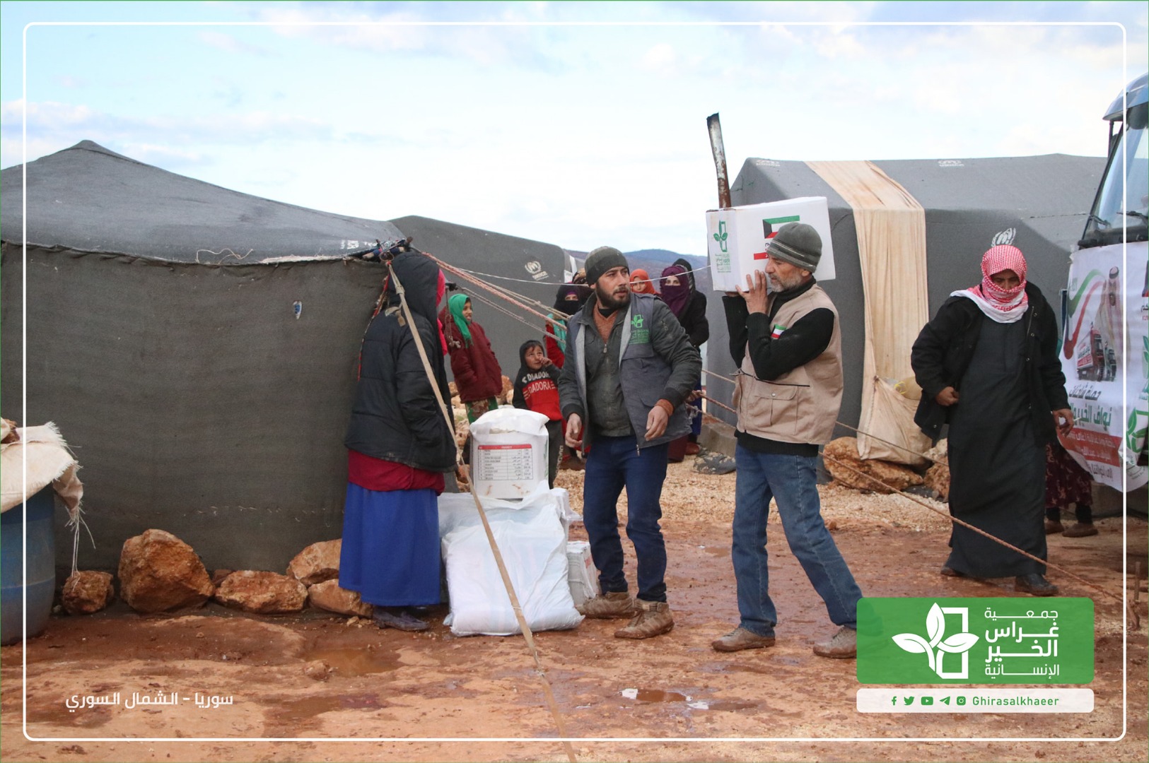 المرحلة الثانية من شاحنات نواف العطاء توزيع المساعدات في مخيمات الشمال السوري 2021
