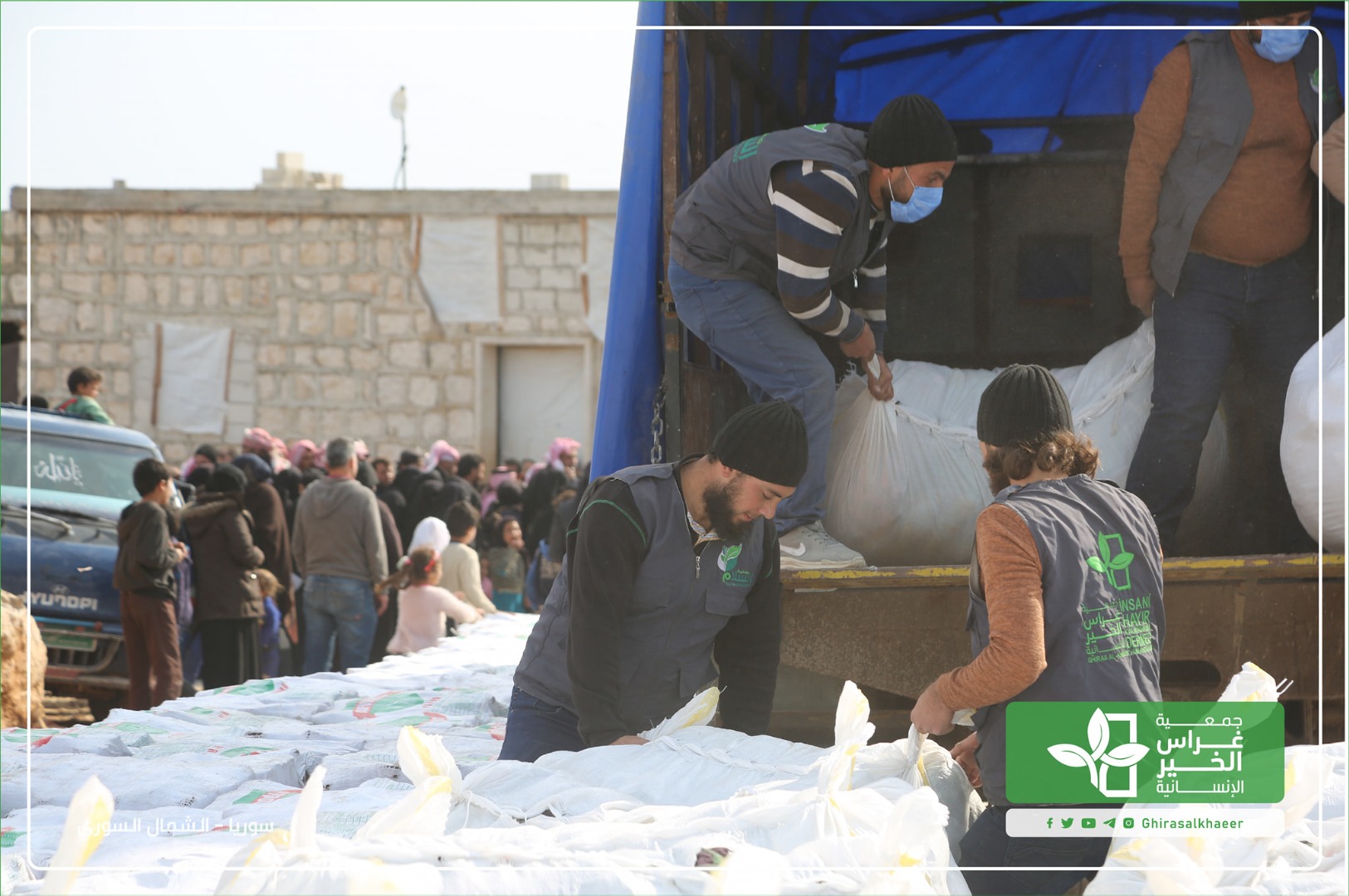 المرحلة الثانية من شاحنات نواف العطاء استمرار توزيع المساعدات في مخيمات الشمال السوري 2021