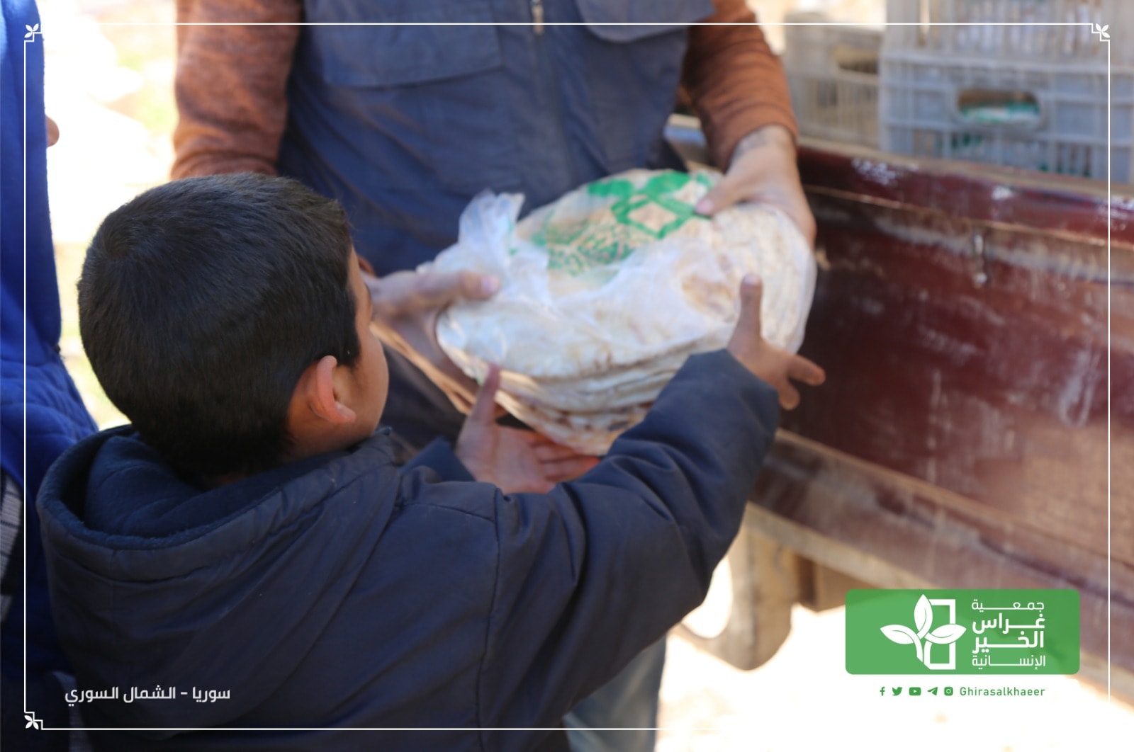 حملة شتاء دافئ 7 استمرار توزيع الخبز في مخيمات الشمال السوري 2021